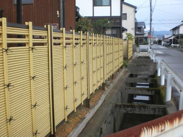 S邸御簾垣工事(ほまれ竹) 60角ブロンズ柱